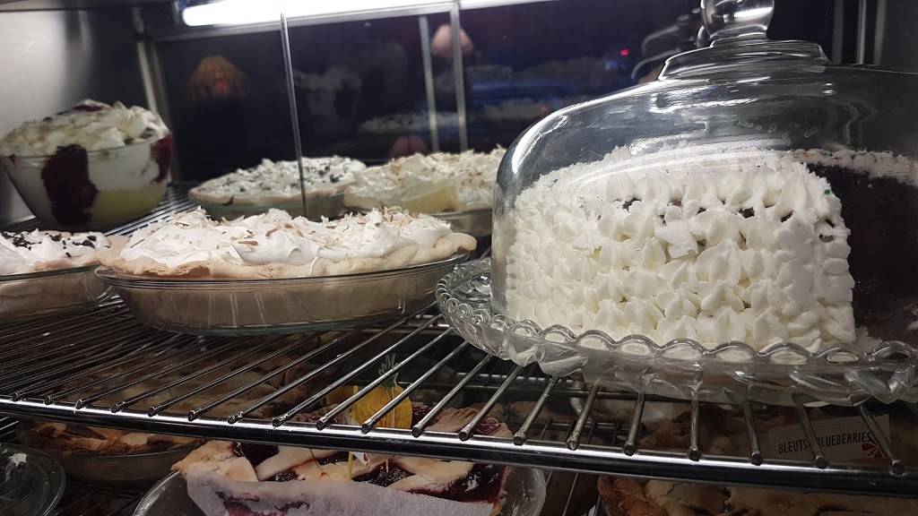 Pineview | restaurant | 322 Route 105, Low, QC J0X 2C0, Canada | 8194223517 OR +1 819-422-3517