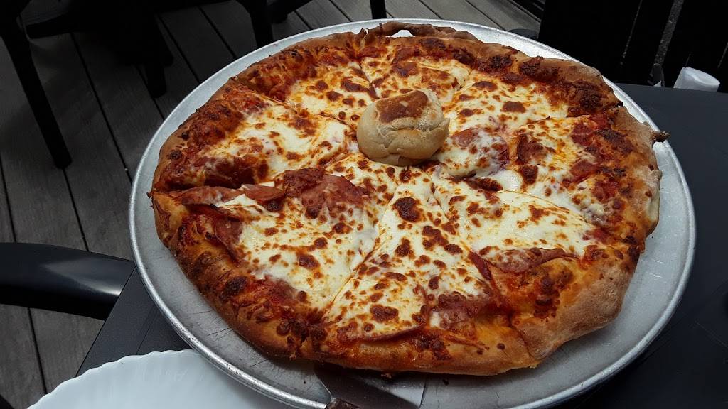 Apollos Pizzeria | restaurant | 92 Bridge St E, Campbellford, ON K0L 1L0, Canada | 7056531414 OR +1 705-653-1414