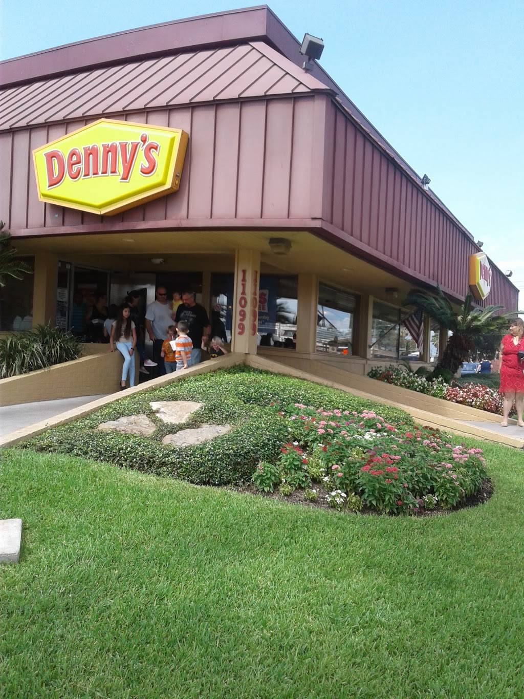 Dennys | restaurant | 11099 Northwest Fwy, Houston, TX 77092, USA | 7132630744 OR +1 713-263-0744