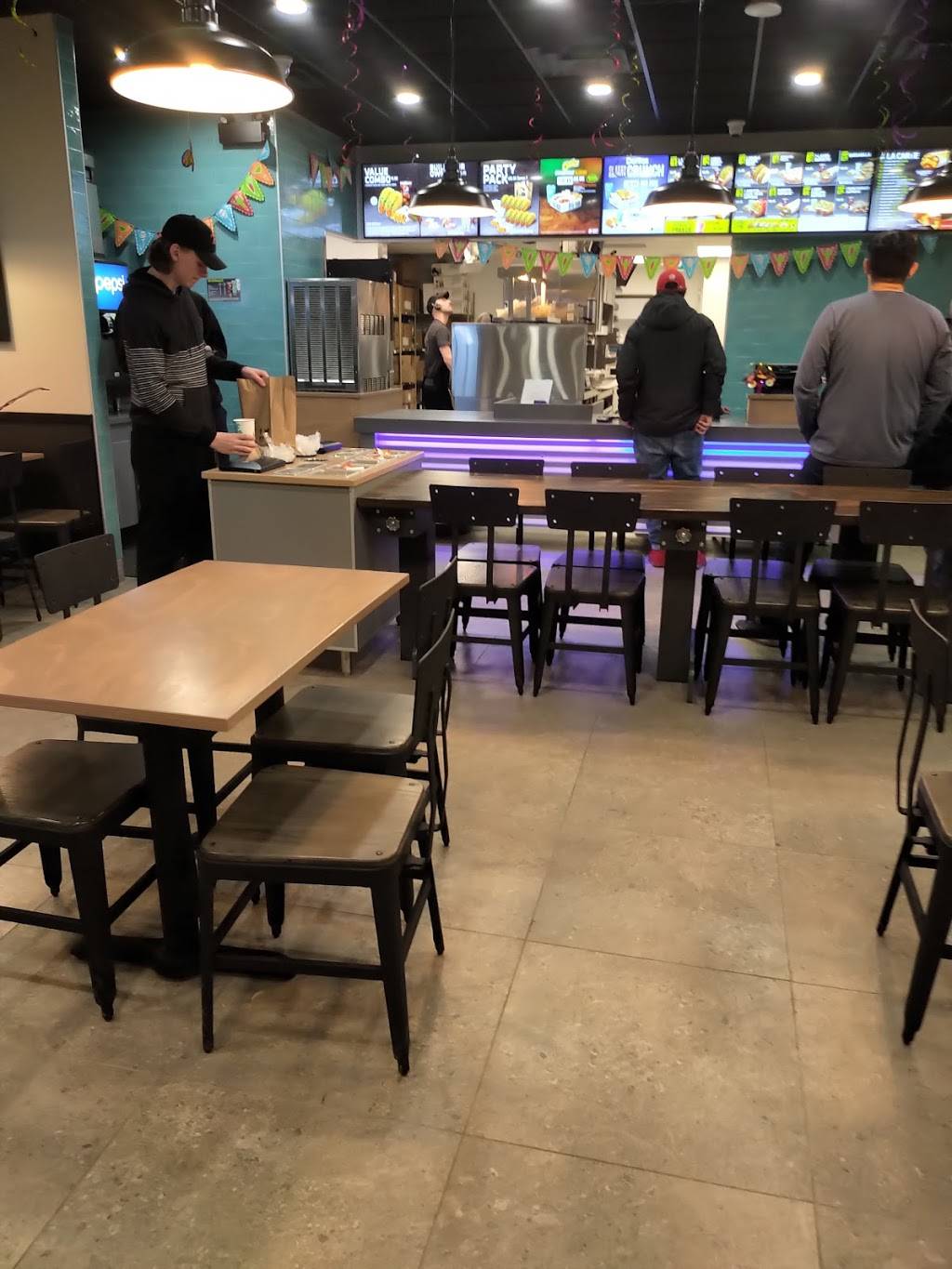 Taco Bell | meal takeaway | 2480 Homer Watson Blvd, Kitchener, ON N2P 2R5, Canada | 5198943434 OR +1 519-894-3434