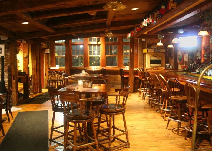 Quarterdeck | meal takeaway | 164 Main St, Falmouth, MA 02540, USA | 5085489900 OR +1 508-548-9900