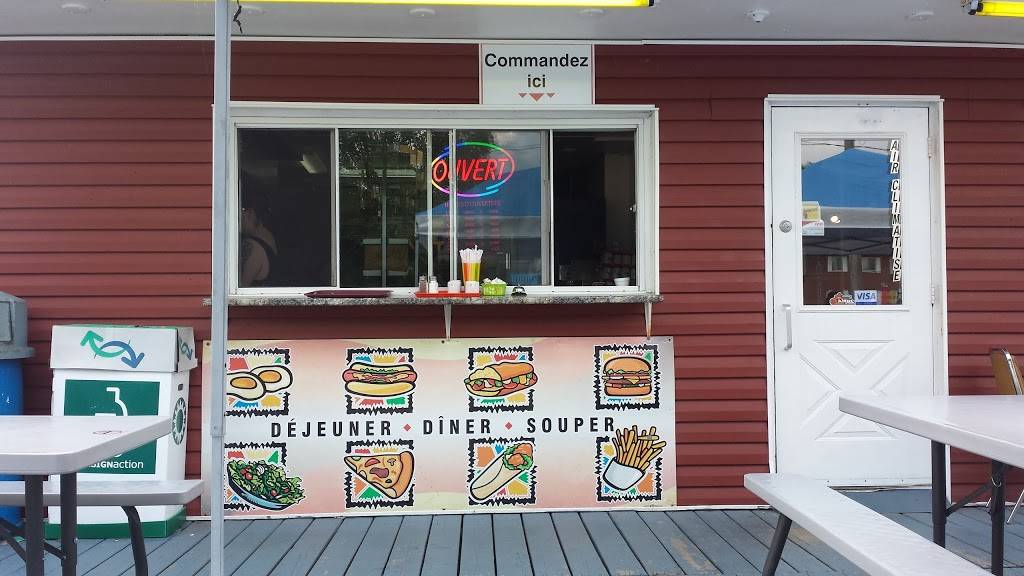 Casse Croute Chez Mom Patate | restaurant | 280 Rue Principale, Plaisance, QC J0V 1S0, Canada | 8194276562 OR +1 819-427-6562