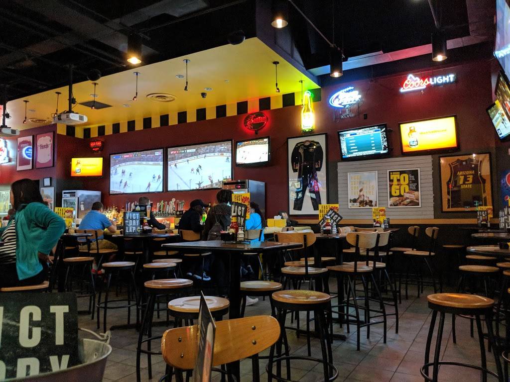 Buffalo Wild Wings | restaurant | 3163 W Chandler Blvd, Chandler, AZ 85226, USA | 4802895200 OR +1 480-289-5200