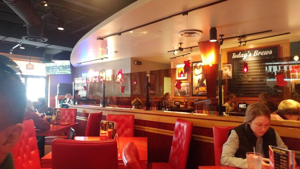 Red Robin Gourmet Burgers and Brews | restaurant | 610 Towne Dr, Fayetteville, NY 13066, USA | 3156376790 OR +1 315-637-6790