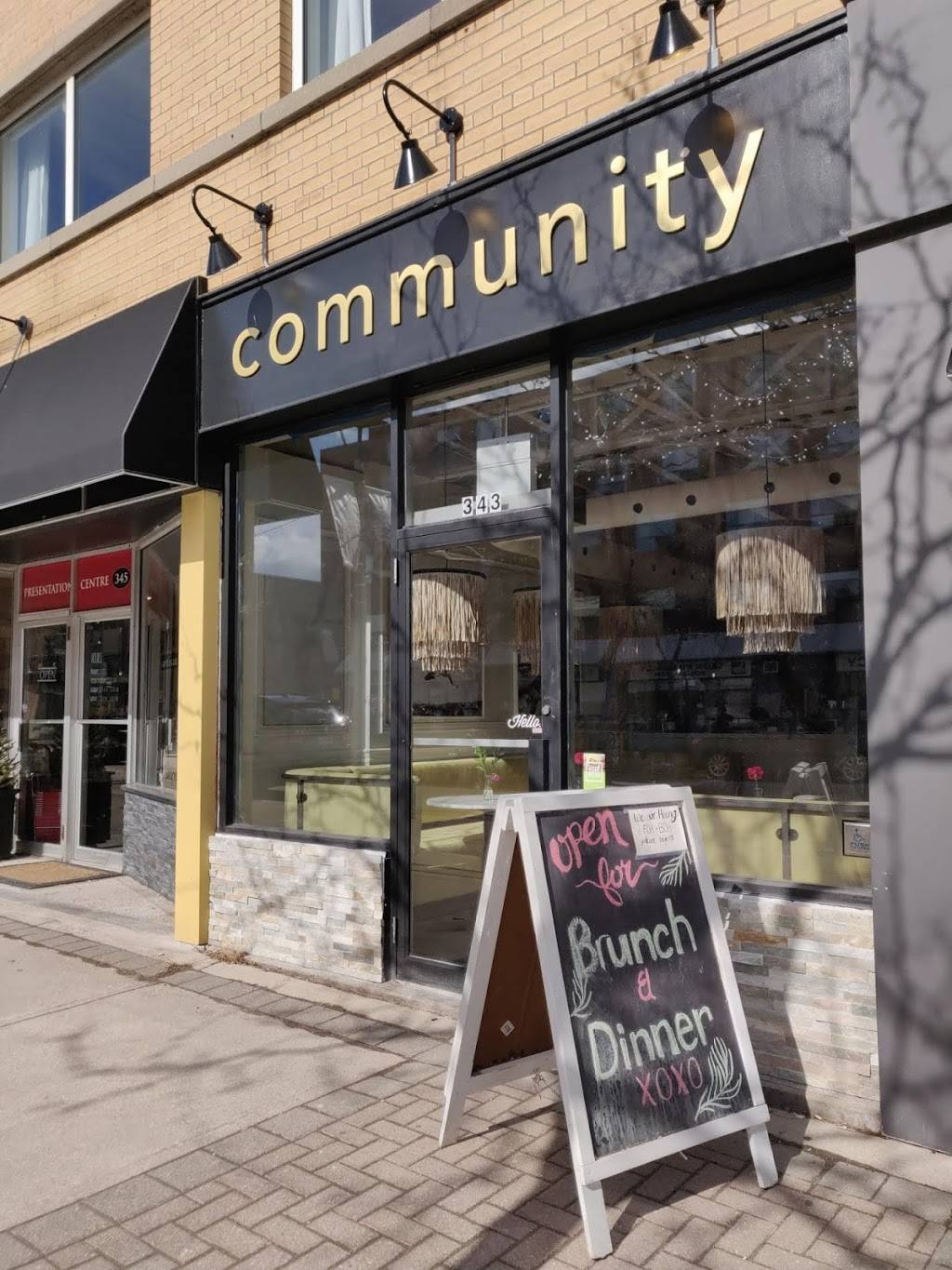 Community Restaurant | restaurant | 343 Kerr St, Oakville, ON L6K 3B7, Canada | 9055823581 OR +1 905-582-3581