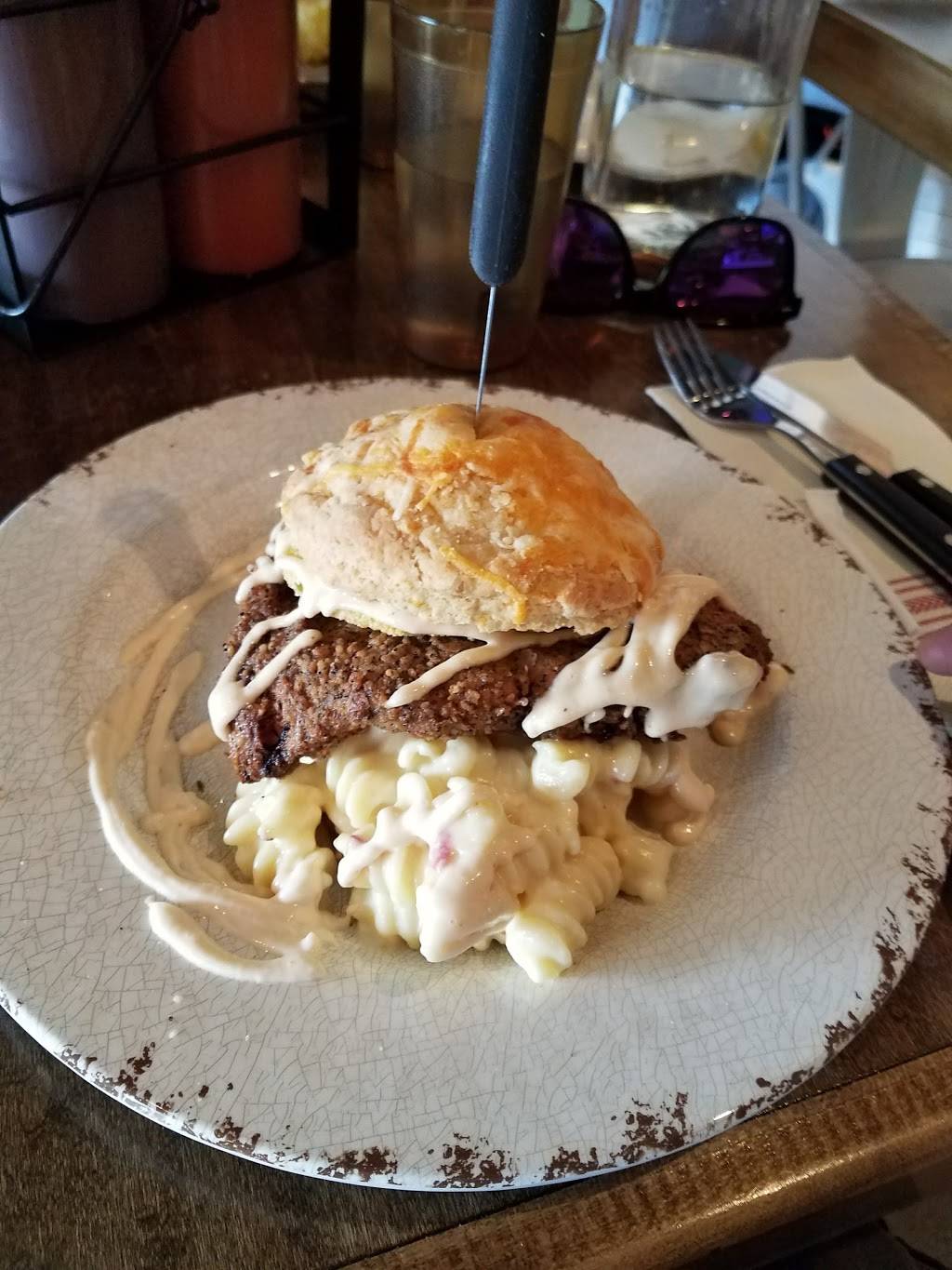 Radio Radio | restaurant | 24 Clinton Ave, Huntington, NY 11743, USA | 6319232622 OR +1 631-923-2622