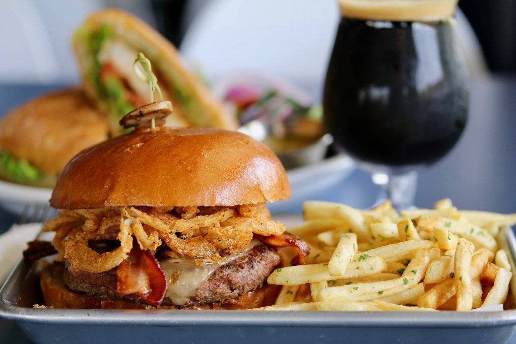 33 Taps Hollywood | restaurant | 6263 Hollywood Blvd, Los Angeles, CA 90028, USA | 3239621400 OR +1 323-962-1400