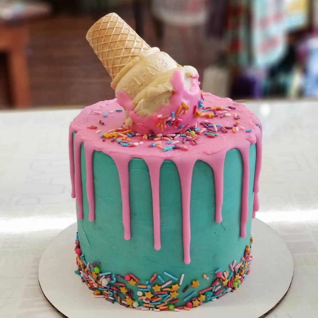 Hollys Sweet Treats | bakery | 205 S Main St, Hutchinson, KS 67501, USA | 6208889866 OR +1 620-888-9866