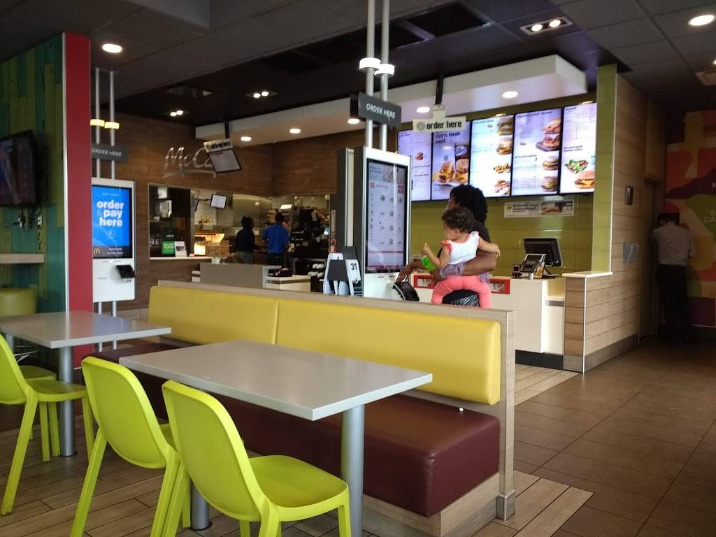 McDonalds | cafe | 9320 Steele Creek Rd, Charlotte, NC 28273, USA | 7045839274 OR +1 704-583-9274