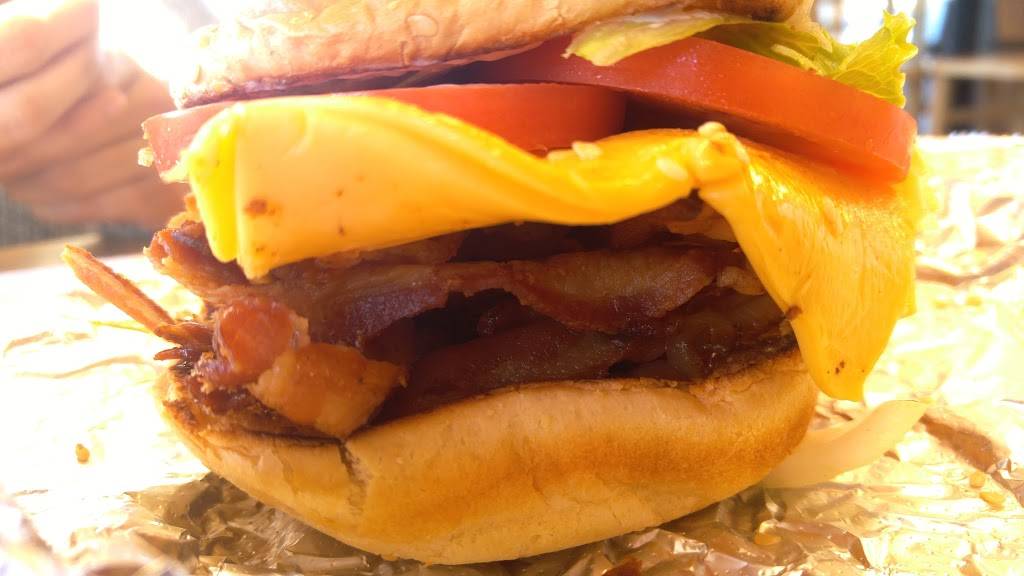 Five Guys | meal takeaway | 324 W Hunt Club Rd, Nepean, ON K2E 1A6, Canada | 6137305555 OR +1 613-730-5555