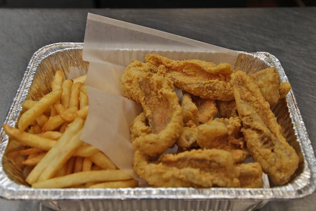 J J Fish & Chicken | restaurant | 1955 W Capitol Dr, Milwaukee, WI 53206, USA | 4148734747 OR +1 414-873-4747