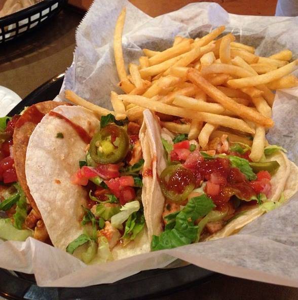 Carlos & Gabbys | restaurant | 143 Washington Ave, Lawrence, NY 11559, USA | 5162398226 OR +1 516-239-8226