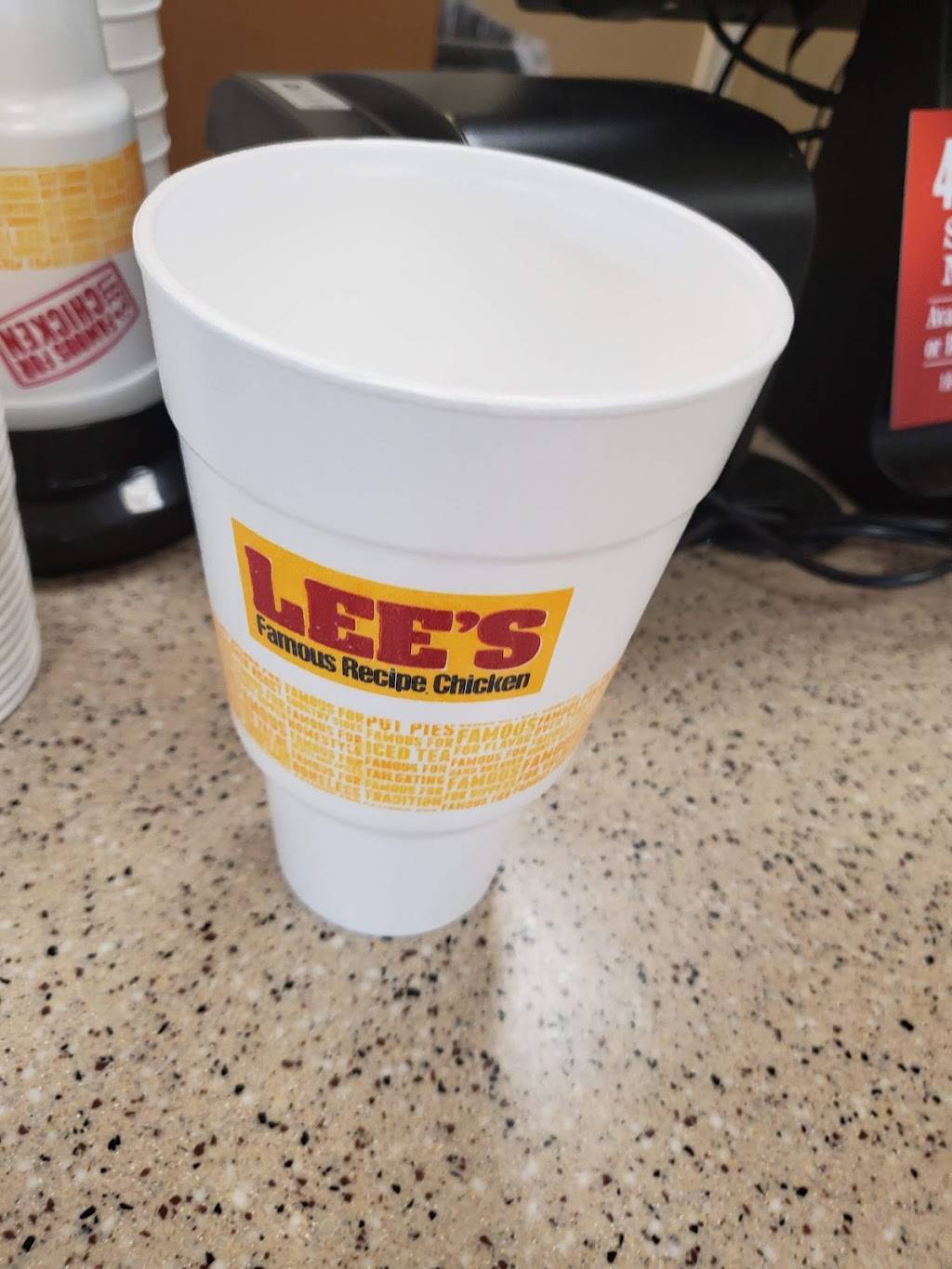 Lees Famous Recipe Chicken | restaurant | 1652 Carlyle Ave, Belleville, IL 62221, USA | 6182572410 OR +1 618-257-2410