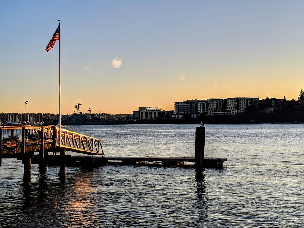 Boat Shed Restaurant | restaurant | 101 Shore Dr, Bremerton, WA 98310, USA | 3603772600 OR +1 360-377-2600