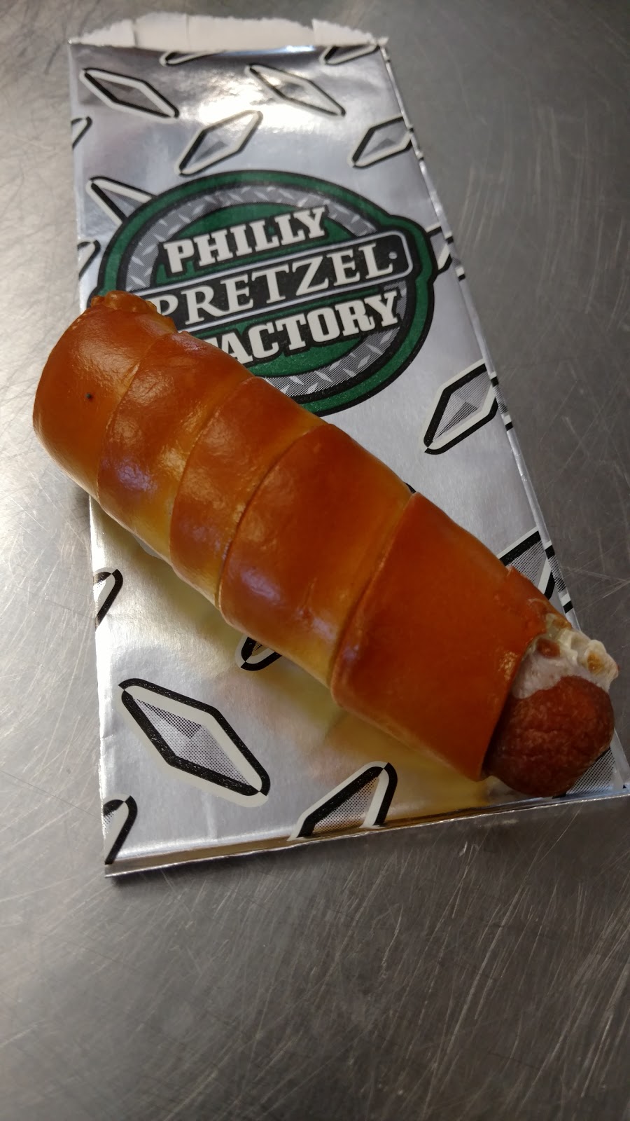 Philly Pretzel Factory | bakery | 555 2nd St Pike, Southampton, PA 18966, USA | 2153222766 OR +1 215-322-2766