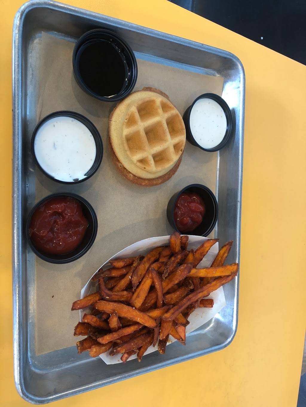 Blazin Hens | restaurant | 2315 Artesia Blvd, Redondo Beach, CA 90278, USA | 3102145200 OR +1 310-214-5200