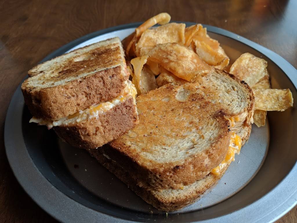 O&W Cafe | restaurant | 125 W 3rd Ave, Oneida, TN 37841, USA | 4235693755 OR +1 423-569-3755