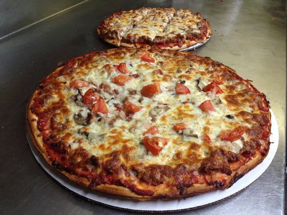 Broadway Pizza | restaurant | 2581 Broad Ave, Memphis, TN 38112, USA | 9014547930 OR +1 901-454-7930