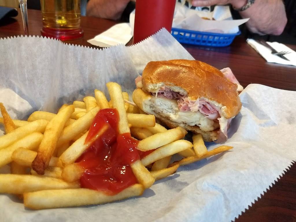 Central Lake Tavern | restaurant | 2443 Main St, Central Lake, MI 49622, USA | 2315449800 OR +1 231-544-9800