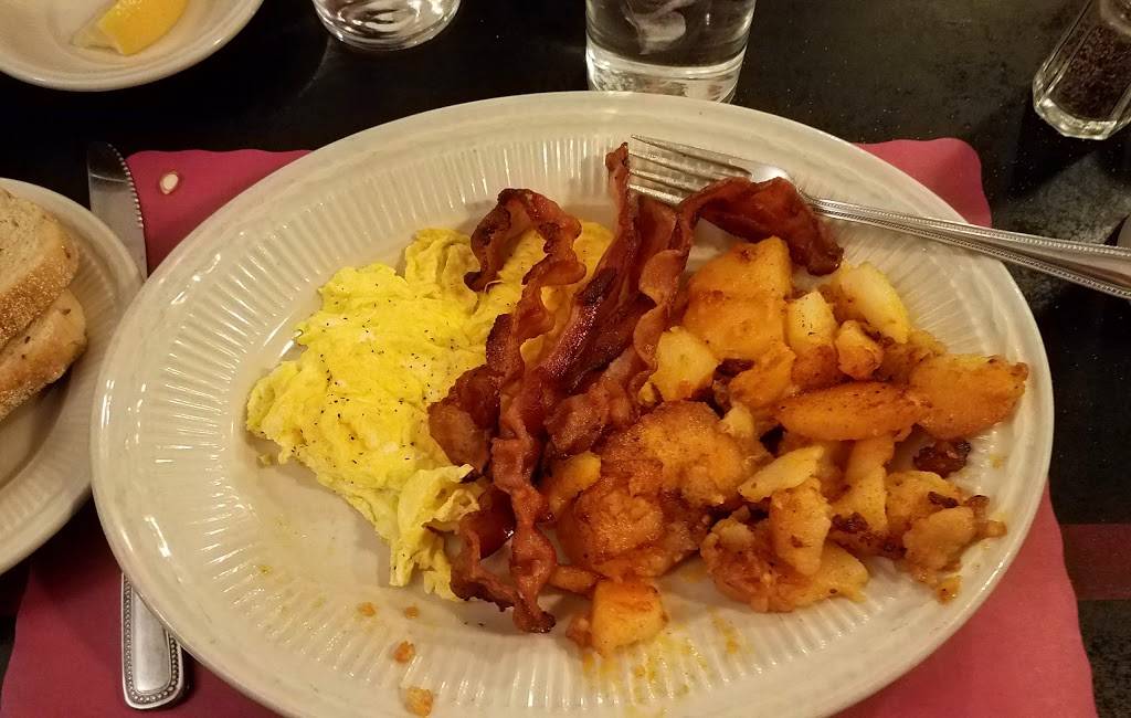 Saratoga Restaurant & Catering | restaurant | 129 E Market St, Warren, OH 44481, USA | 3303936646 OR +1 330-393-6646