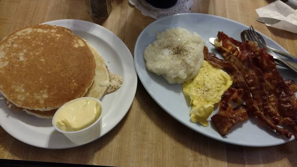 4-Bs Restaurant | restaurant | 173 S Charles Richard Beall Blvd, DeBary, FL 32713, USA | 3866684586 OR +1 386-668-4586