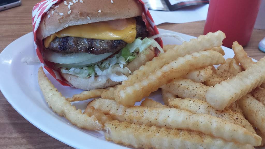 Toms Burgers | restaurant | 100 E Roberts Ln, Bakersfield, CA 93308, USA | 6613921565 OR +1 661-392-1565
