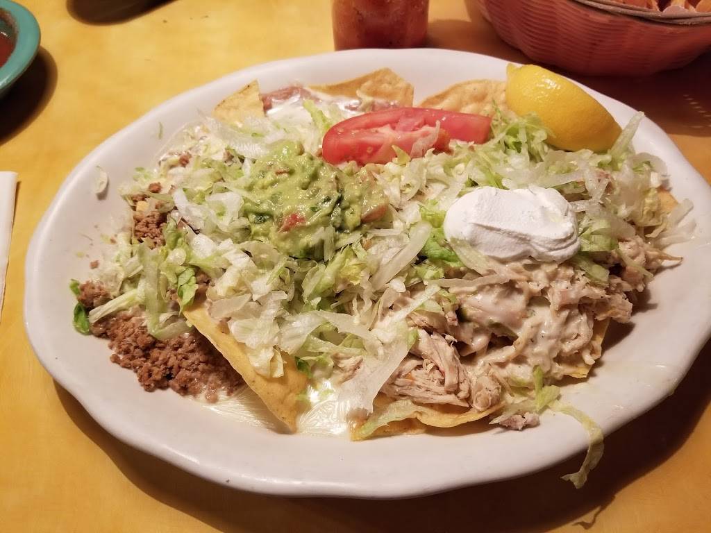 El Maguey | restaurant | 2201 N Belt Hwy, St Joseph, MO 64506, USA | 8162325601 OR +1 816-232-5601