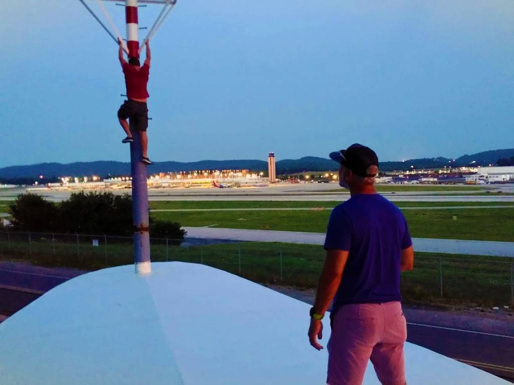 The Alpha Charlie | restaurant | 4800 E Lake Blvd, Birmingham, AL 35217, USA | 2052497377 OR +1 205-249-7377