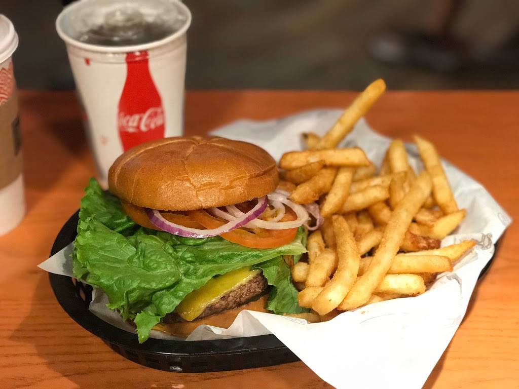 Beaches Restaurant & Bar | restaurant | Portland International Airport (PDX), 7000 NE Airport Way, Portland, OR 97218, USA | 5033358385 OR +1 503-335-8385