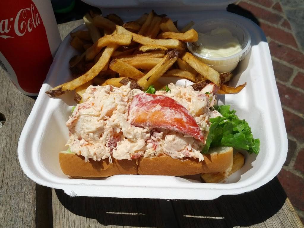 Giordanos Restaurant | restaurant | 18 Lake Ave, Oak Bluffs, MA 02557, USA | 5086930184 OR +1 508-693-0184