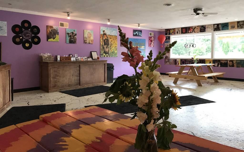 Jacq n Dianes Juice Box | restaurant | 3034 Grange Hall Rd, Holly, MI 48442, USA | 2483698034 OR +1 248-369-8034