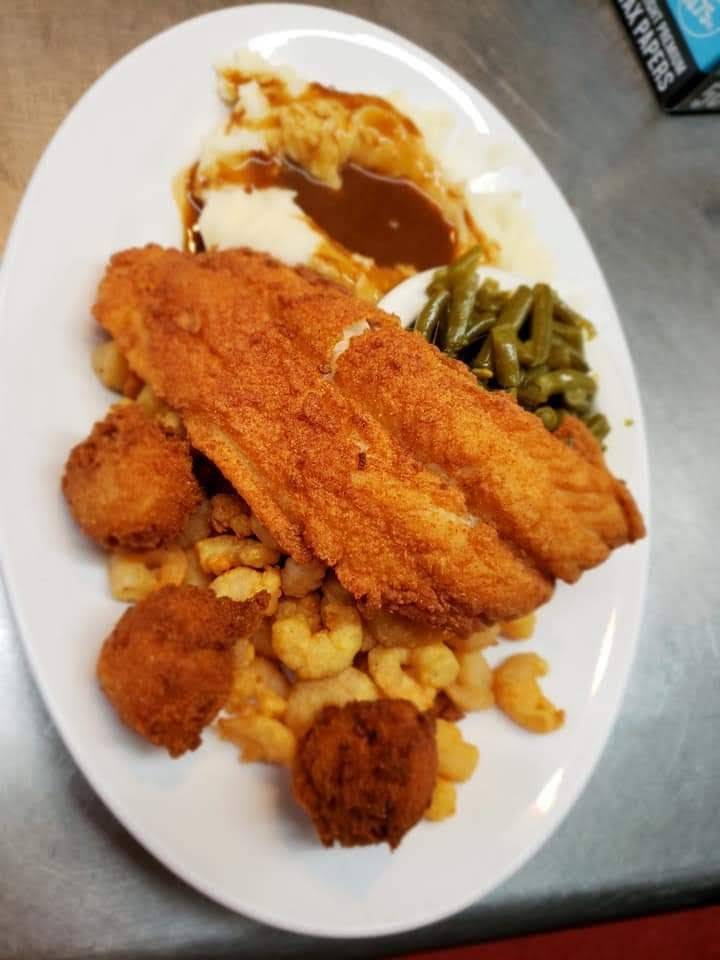 JennaBugs Cafe | restaurant | 421 W Elizabeth St, Clinton, NC 28328, USA | 9104901095 OR +1 910-490-1095