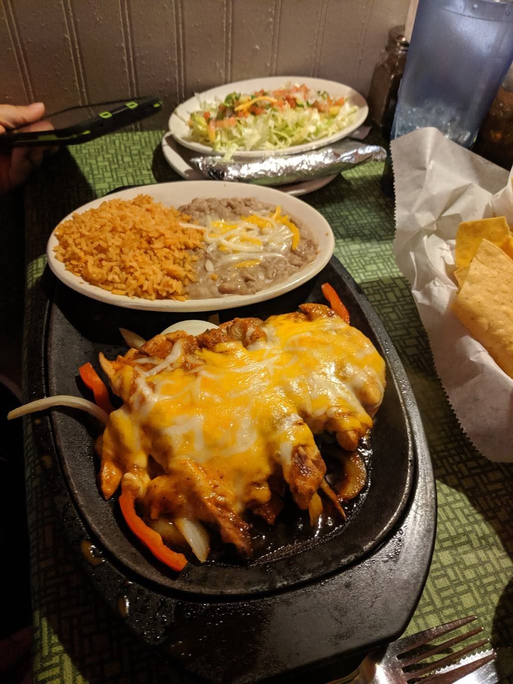 Mariachis | restaurant | 400 S Illinois St, Belleville, IL 62220, USA | 6182369492 OR +1 618-236-9492