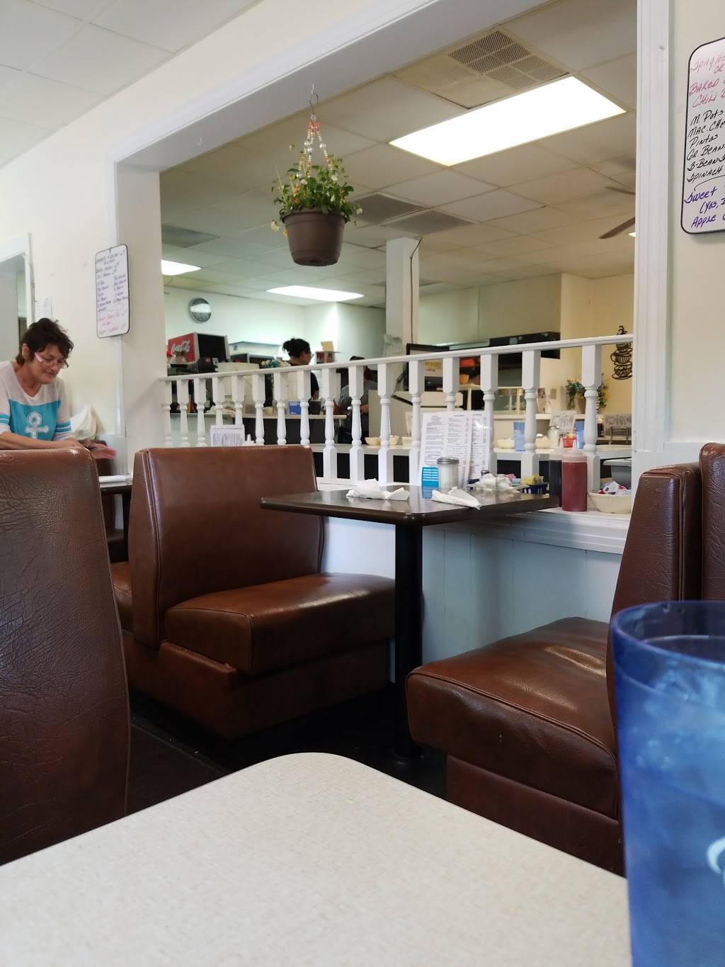 Koffee Kup | restaurant | 22763 Timberlake Rd, Lynchburg, VA 24502, USA | 4342398994 OR +1 434-239-8994