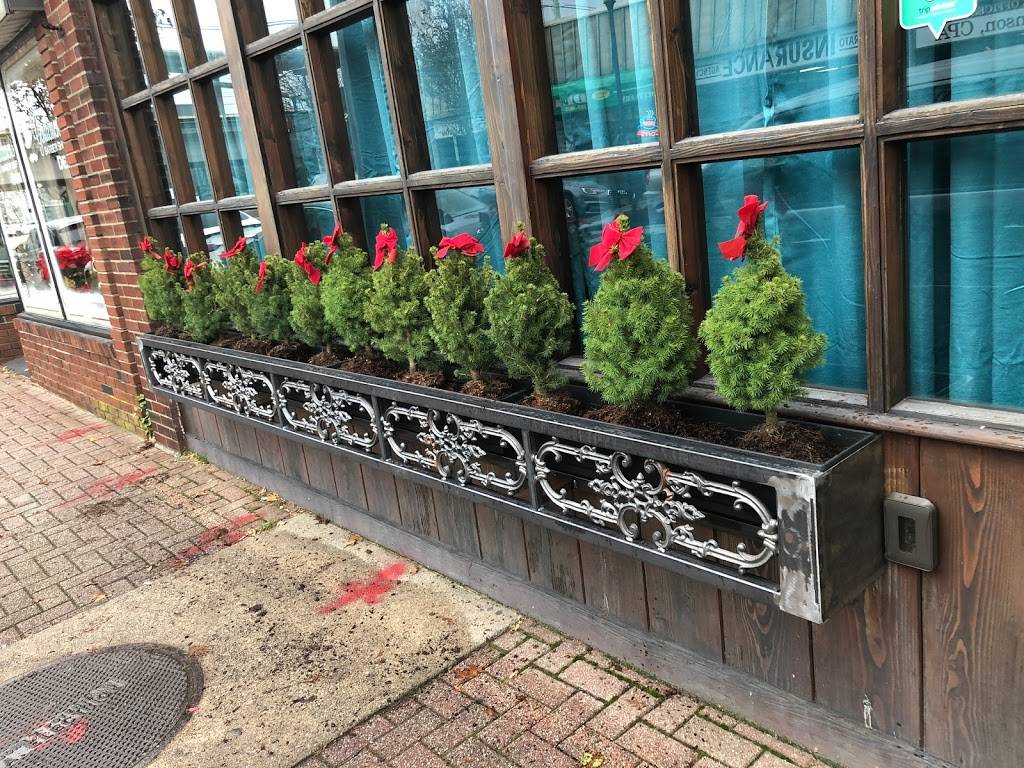 Top Hat Oyster Bar & French Quarter Kitchen | restaurant | 106 Bedford Ave, Bellmore, NY 11710, USA | 5169001560 OR +1 516-900-1560