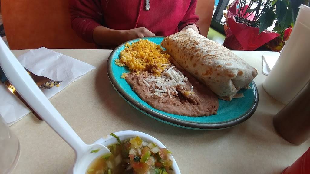 Lucky Burrito | restaurant | 6619 95th St, Oak Lawn, IL 60453, USA | 7082331532 OR +1 708-233-1532