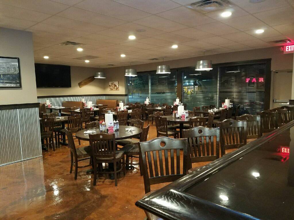 Bandanas Bar-B-Q | restaurant | 3707 1st Ave SE, Cedar Rapids, IA 52402, USA | 3194326473 OR +1 319-432-6473