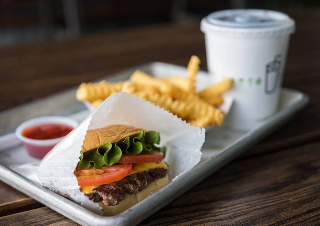 Shake Shack | restaurant | 4005 The Strand W, Columbus, OH 43219, USA | 6144077728 OR +1 614-407-7728