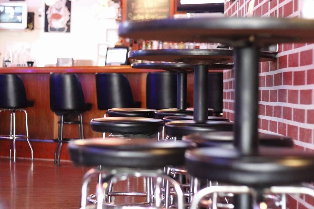 Sams Pizza & Pub Inc. | restaurant | 1017 Broadway, Highland, IL 62249, USA | 6186547171 OR +1 618-654-7171