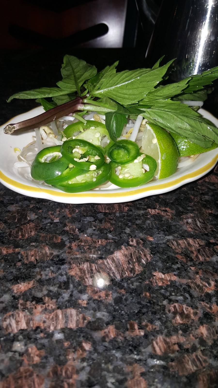 Pho Le Restaurant | restaurant | 2842 St Vincent St, Philadelphia, PA 19149, USA | 2153384787 OR +1 215-338-4787