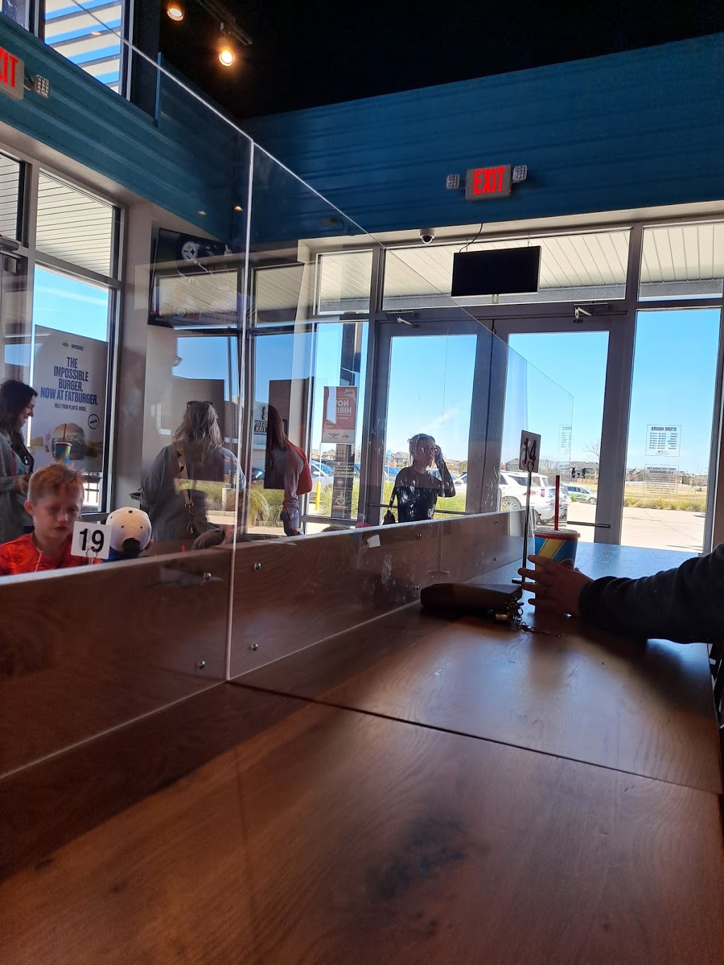 Fatburger & Buffalos Express | restaurant | 114 Versailles Blvd, Alexandria, LA 71303, USA | 3186257488 OR +1 318-625-7488