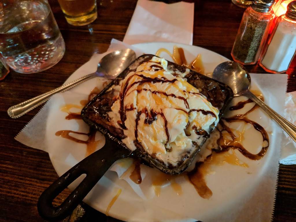 F. OMahonys | restaurant | 3701 N Broadway, Chicago, IL 60613, USA | 7735490226 OR +1 773-549-0226