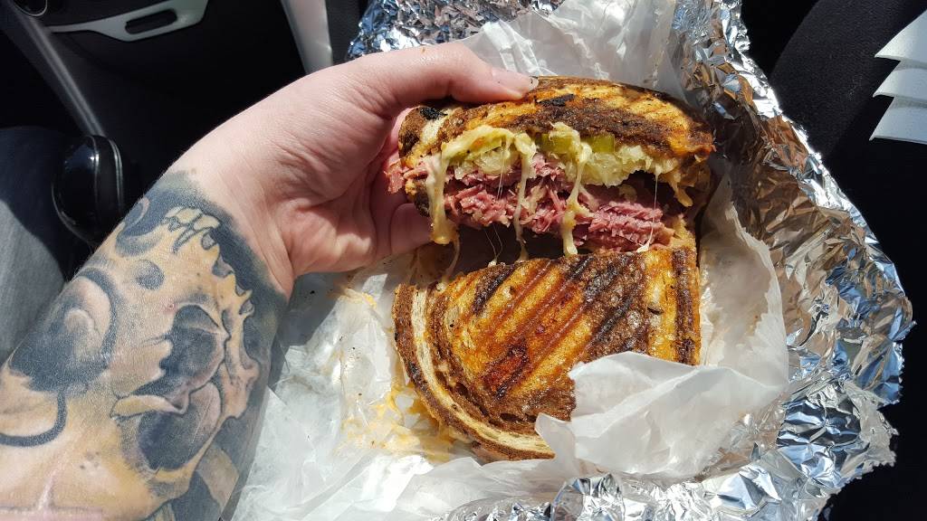 The Naked Onion | meal takeaway | 2118 W Cary St, Richmond, VA 23220, USA | 8049723339 OR +1 804-972-3339