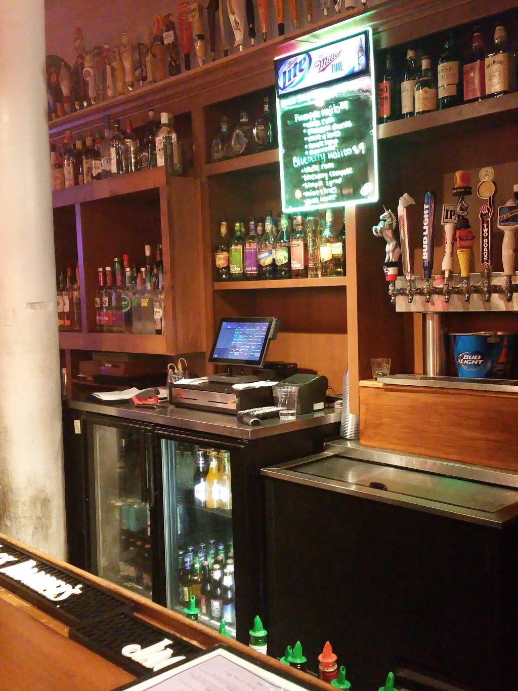 Black Raspberry Pub | restaurant | 36 Cordage Park Cir # 111, Plymouth, MA 02360, USA | 5088300022 OR +1 508-830-0022