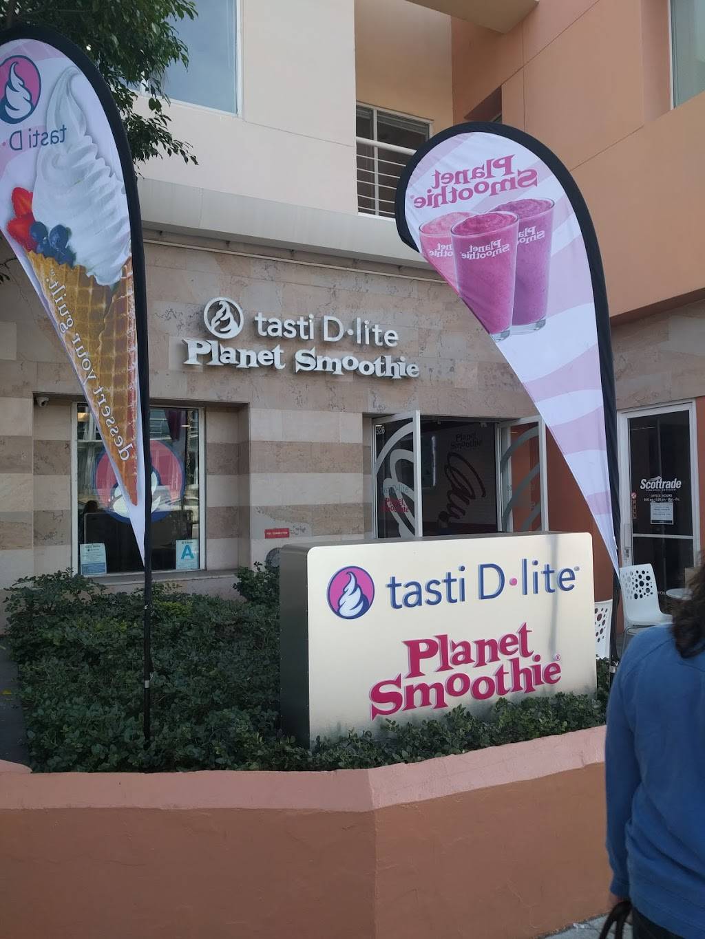 Planet Smoothie | cafe | 526 Wilshire Blvd, Santa Monica, CA 90401, USA | 3108576030 OR +1 310-857-6030