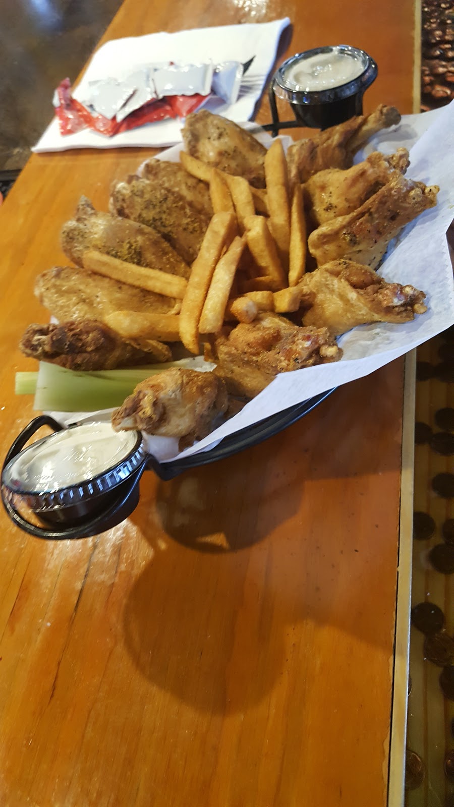 High 5 Sports Bar & Grill | restaurant | 305 W Trinity Ln, Nashville, TN 37207, USA | 6156788219 OR +1 615-678-8219