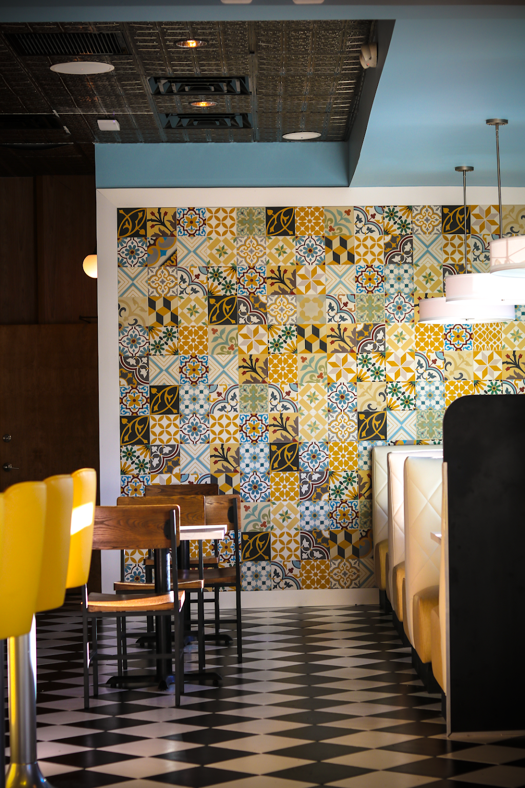 Jay Luigi | restaurant | 3201 4th St N, St. Petersburg, FL 33704, USA | 7273908883 OR +1 727-390-8883