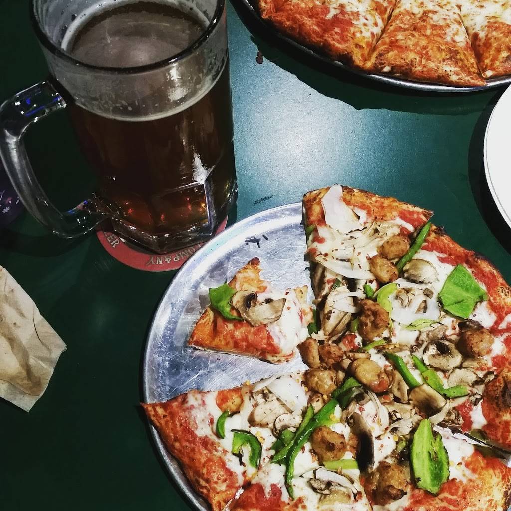 Stadium Pizza | restaurant | 27314 Jefferson Ave, Temecula, CA 92590, USA | 9512962400 OR +1 951-296-2400