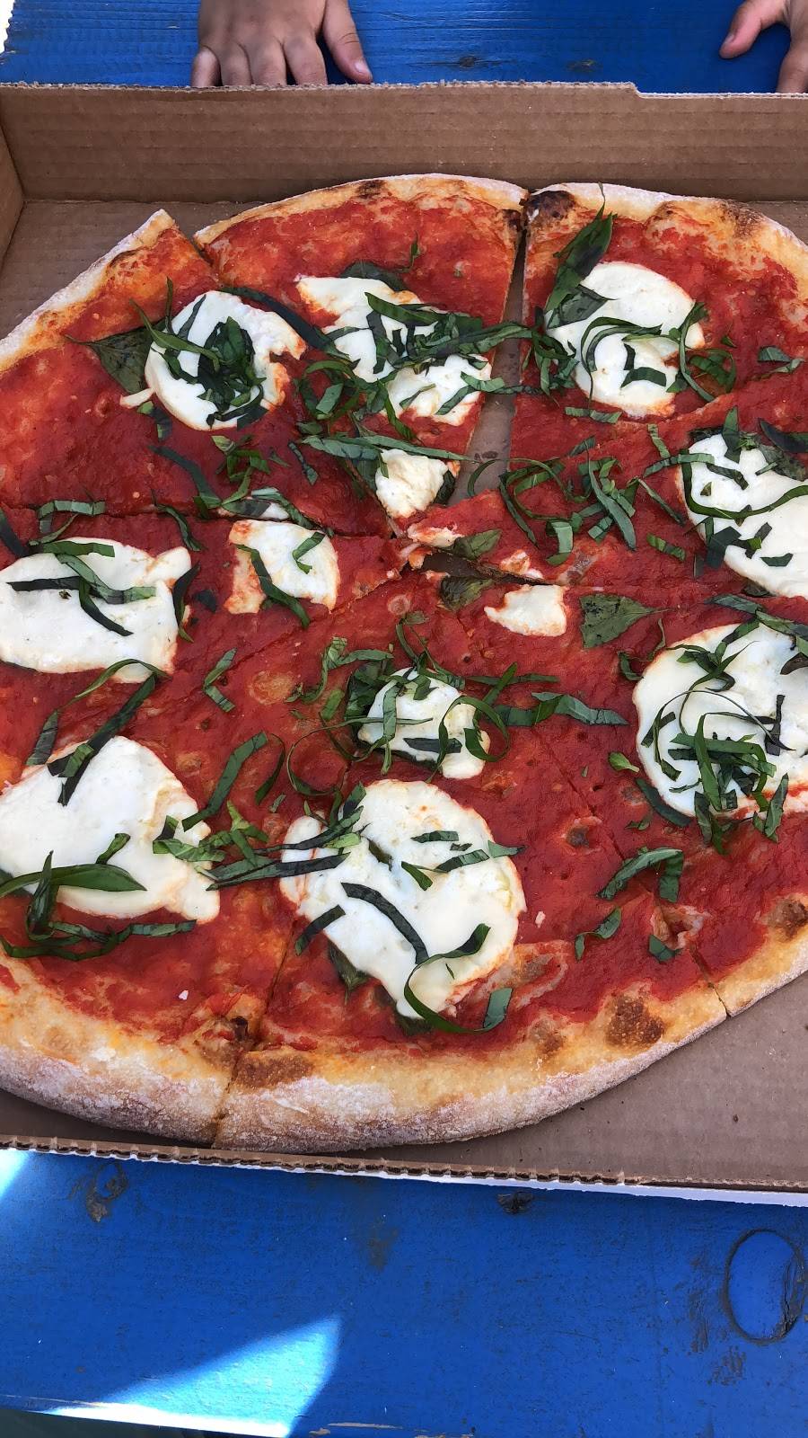 Lil Nonnas | restaurant | 1505 Town Creek Dr, Austin, TX 78741, USA | 5129938998 OR +1 512-993-8998