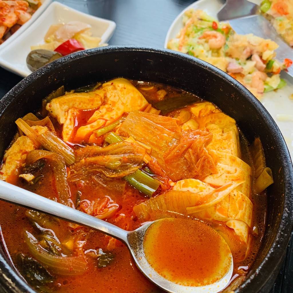 Maht Korean Restaurant | restaurant | 726 Somerset St W, Ottawa, ON K1R 6P8, Canada | 6136807268 OR +1 613-680-7268
